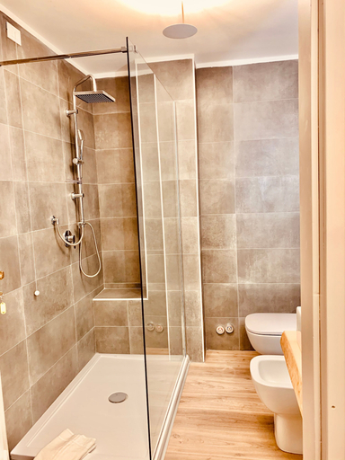 Bathroom 5, Grand Hotel San Lorenzo, Mantua