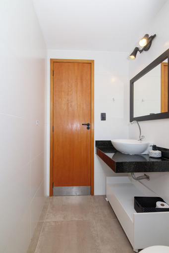 Bathroom 4, Local 102 Apartment, Rio de Janeiro