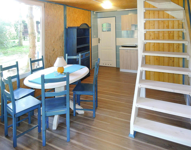 Dining 4, Holiday Home in Sulomino With Private Beach, Kamień