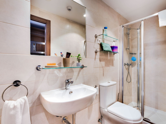 Bathroom 4, Livensa Living Studios San Sebastián, Guipúzcoa