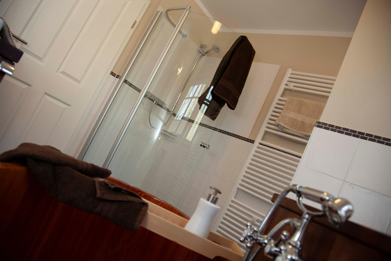 Bathroom 2, Gastehaus Gut Fuchtel und Gut Welpe, Vechta