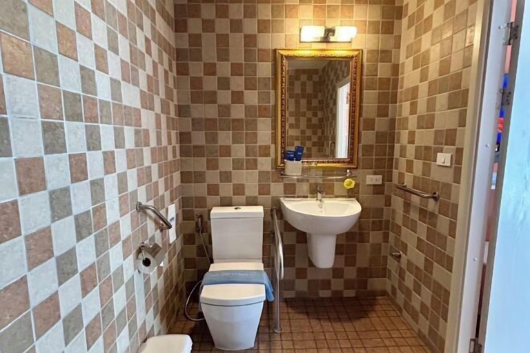 Bathroom 11