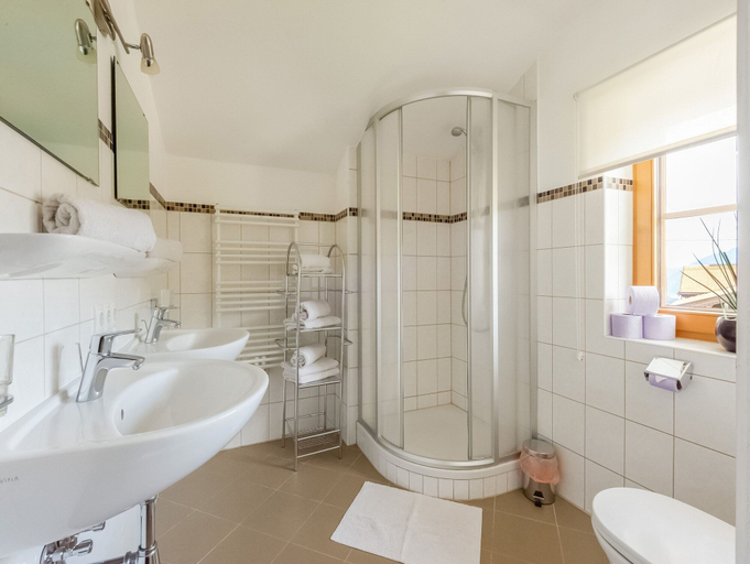 Bathroom 3, Apartment in Hainzenberg near Ski Lift, Schwaz