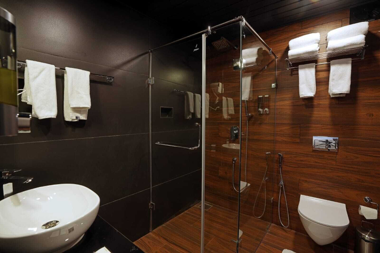 Bathroom 5, Grand Continent Anjuna A Sarovar Portico Affiliate Hotel, North Goa