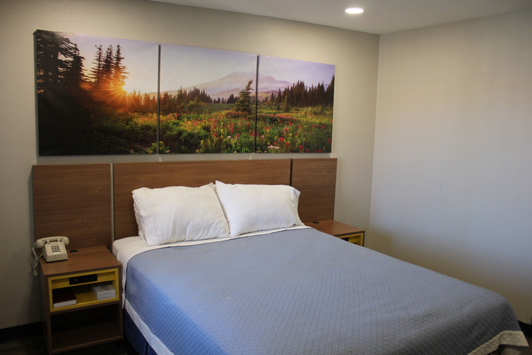Bedroom 3, Days Inn by Wyndham Barstow, San Bernardino