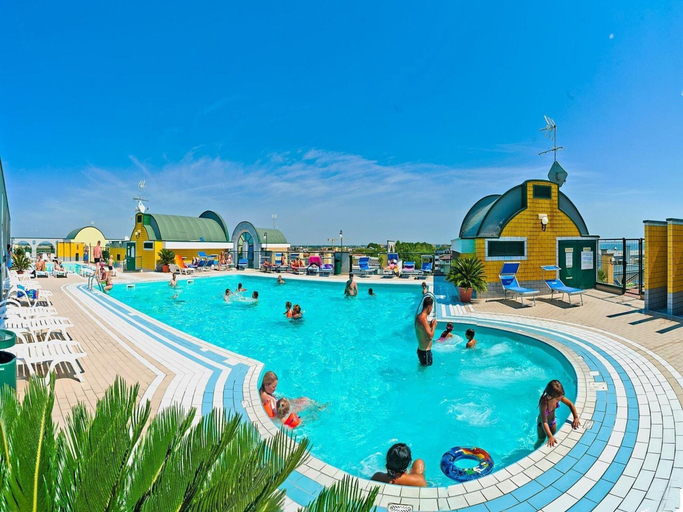 Pool 5, Holiday Complex Cristoforo Colombo With Communal Pool in Caorle, Venezia