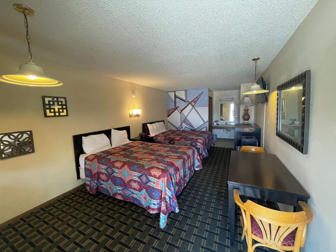 Bedroom 2, Holiday Pines Motel, Delaware