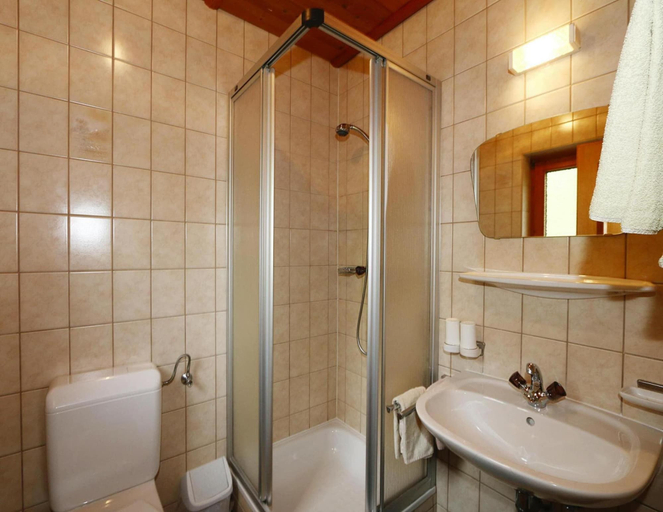 Bathroom 5, Apartment in Hippach im Zillertal With a Garden, Schwaz