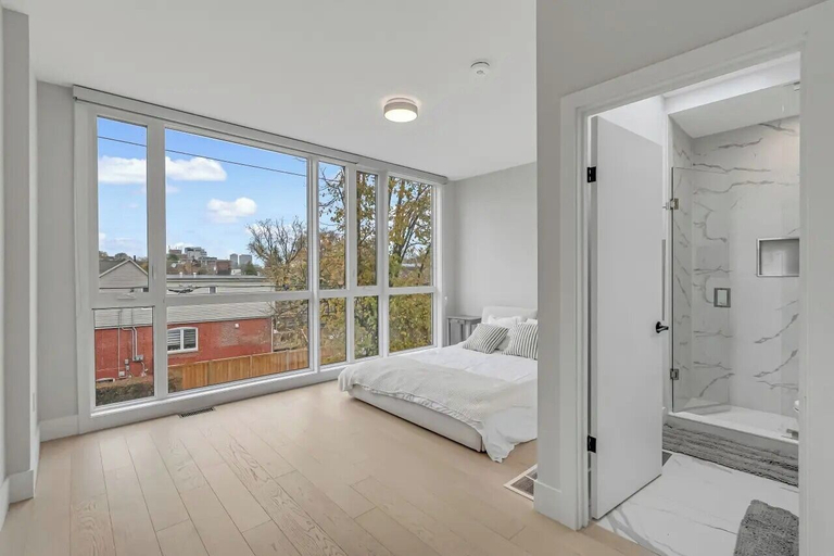 Bedroom 4, Waterfront Cove Hotel, Toronto