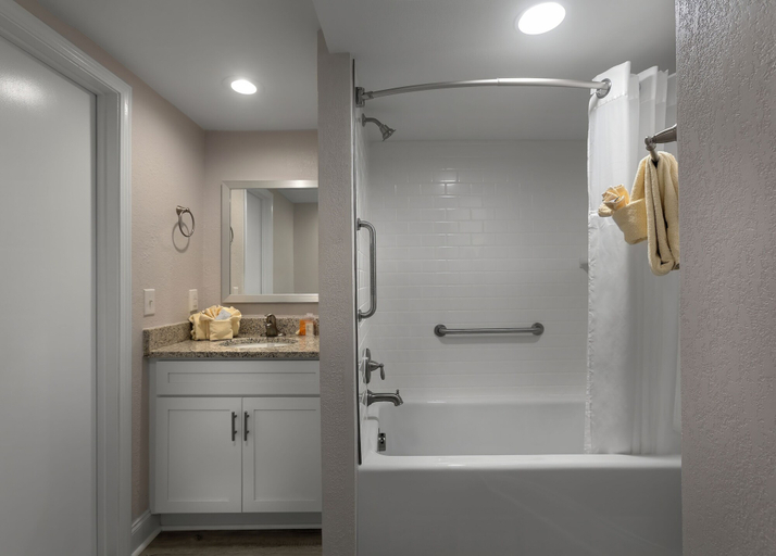 Bathroom 4, Maritime Beach Club, Horry