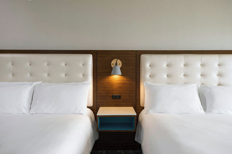 Bedroom 2, Renaissance Meadowlands Hotel, Bergen