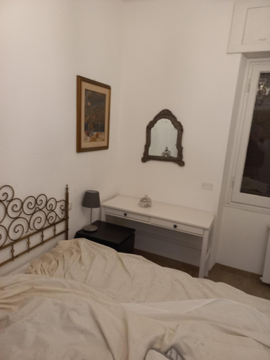 Bedroom 2, casa degli artisti 2, Genova