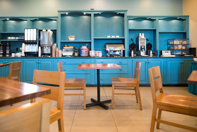 Food & Drinks 5, Country Inn & Suites by Radisson, Effingham, IL, Effingham