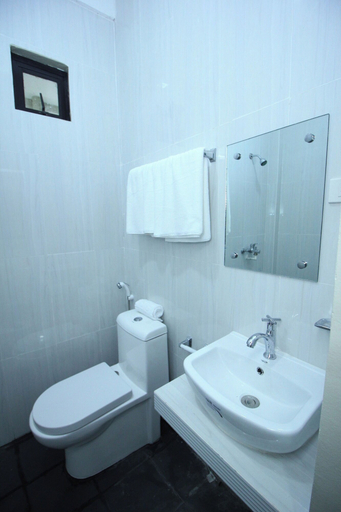 Bathroom 3, The Paragon Hotel And Restaurant, Cotabato City