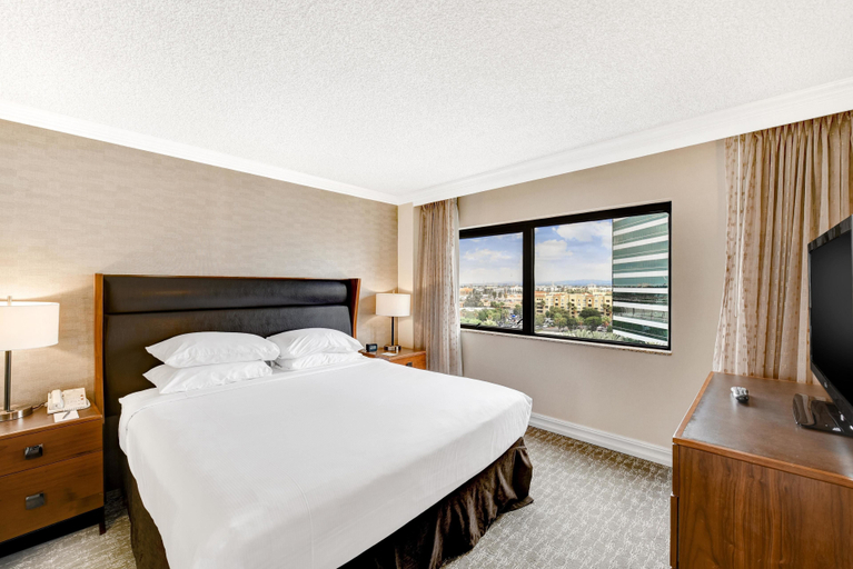 Bedroom, Embassy Suites by Hilton Anaheim Orange, Orange