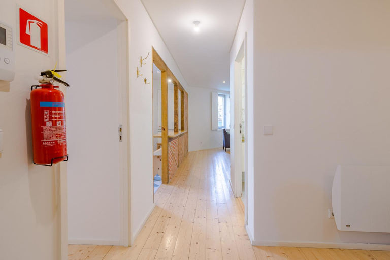 Others 2, Taipas 6 in Oporto With 1 Bedrooms and 1 Bathrooms, Porto
