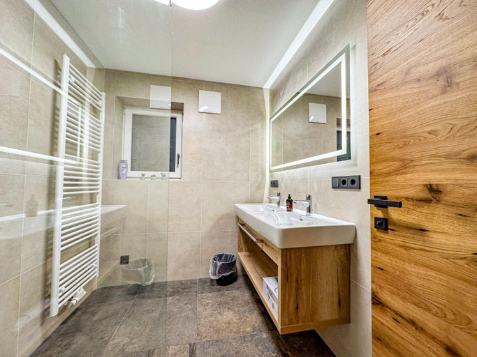 Bathroom 2, Zillertal Center Apartment Villa, Schwaz