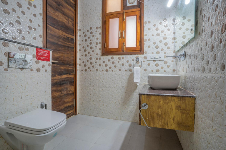 Bathroom 2, 2BR private Serviced Apartments near Artemis, Medanta, Fortis Gurgaon with longstay facility, Gurgaon