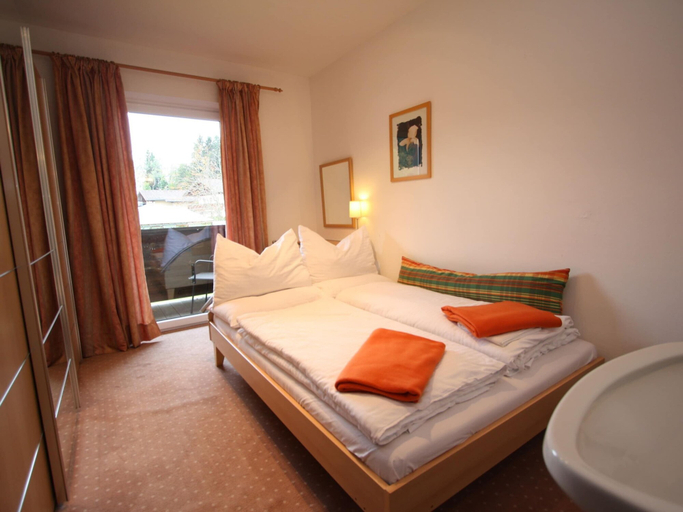 Bedroom 3, Apartment in Krispl Near Ski Slopes, Hallein