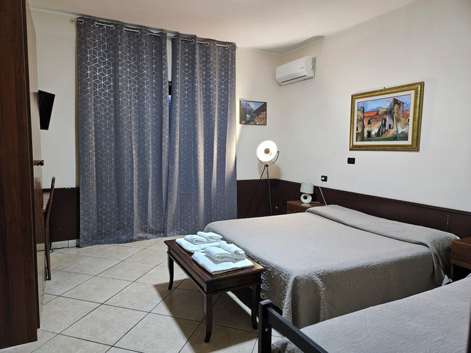 Bedroom 5, Garden Inn, Caserta