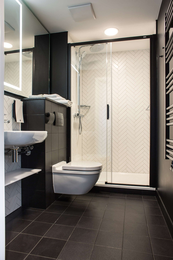 Bathroom 4, Kyriad Stargard, Stargard