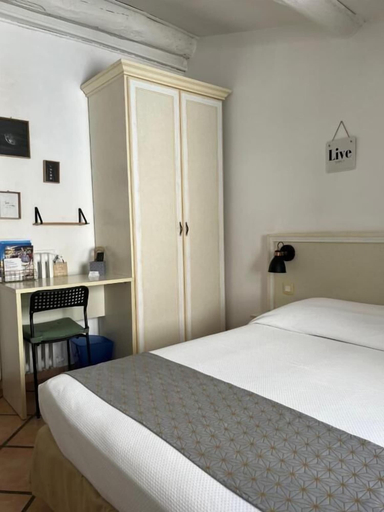 Bedroom 4, Hôtel Le Flore, Var