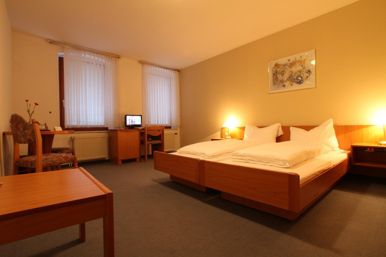 Others 4, Hotel Weisse Taube, Salzlandkreis