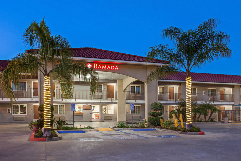 Exterior & Views 1, Signature Temecula, Riverside