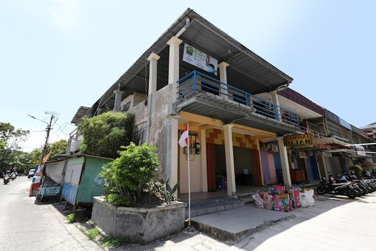 Exterior & Views