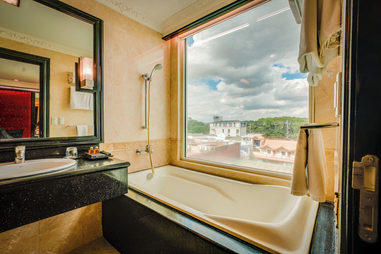 Bathroom 5, Fields Plaza Hotel, Mabalacat