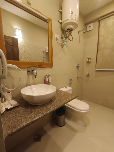Bathroom 4, Regenta Inn By Riverside Manali, Kullu