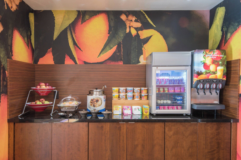 Food & Drinks 5, Fairfield Inn & Suites Fort Wayne Southwest, Allen
