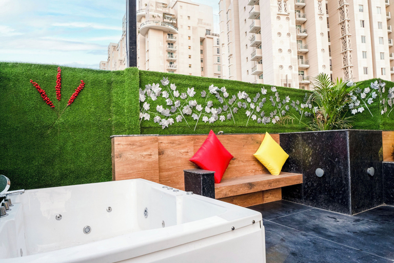 Exterior & Views 2, Orsom Stays Sassy - Sector 42, Gurgaon