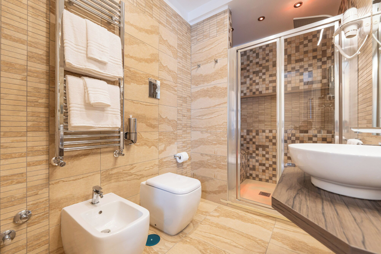 Bathroom 4, Six Luxury Room, Napoli
