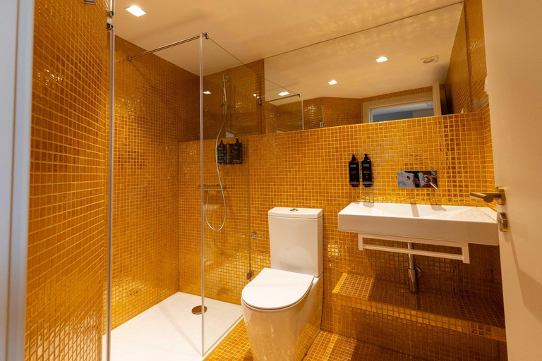 Bathroom 3, Mastro - Discoveries and Memories, Angra do Heroísmo