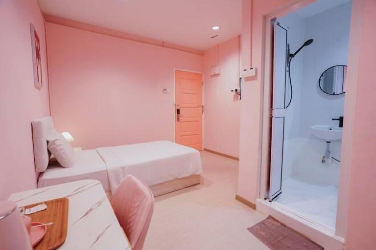 Bedroom 2, Pink Cabana Hotel, Penang Island