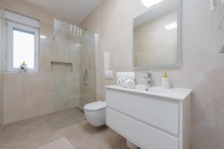 Others 4, Apartments Menalo Elegance, Nin