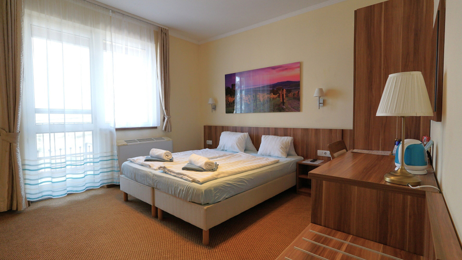 Bedroom 4, Balaton Colors Beach Hotel, Siófok