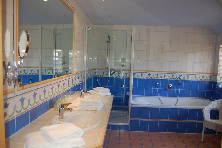 Bathroom 5, The Cosy Home, Heidekreis
