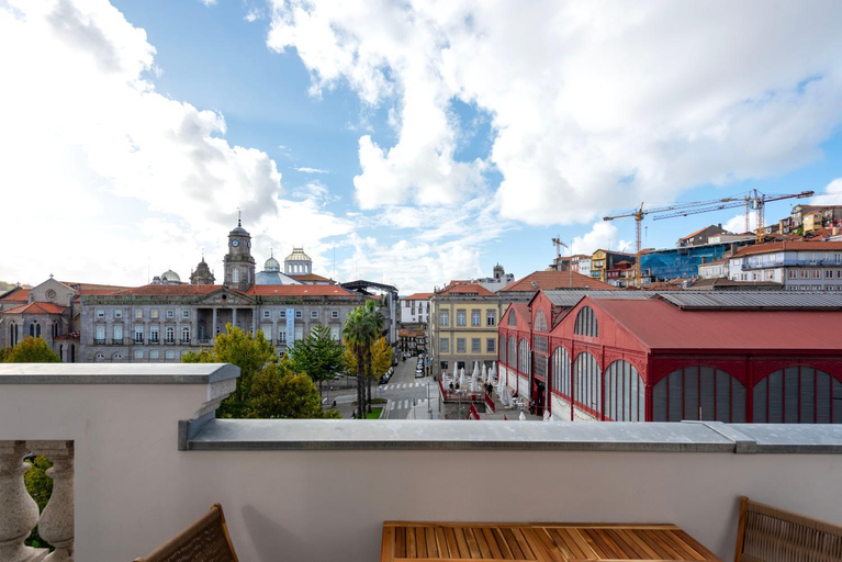 Others 4, Mouzinho 32, Porto