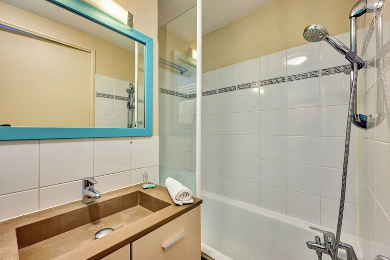 Bathroom 4, Pierre & Vacances Résidence Port Guillaume, Calvados