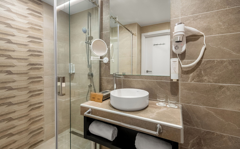 Bathroom 5, Hunguest Hotel Beke, Hajdúszoboszló