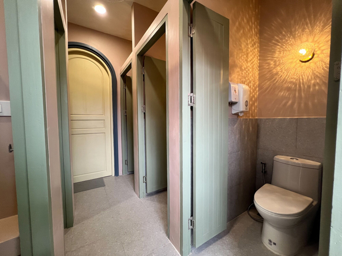 Bathroom 10