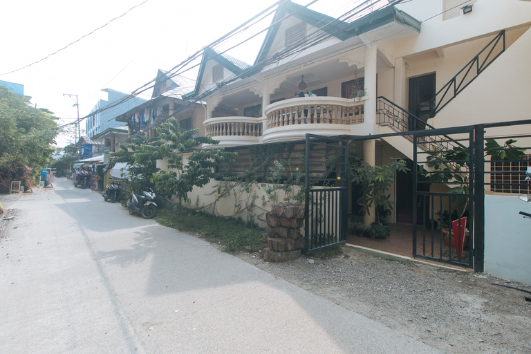 Exterior & Views 2, RedDoorz @ The Central Inn Boracay Island, Malay