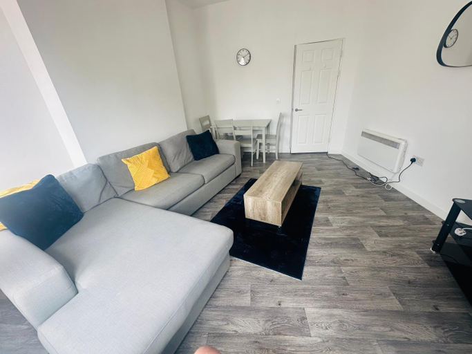 Others 5, Cardiff flat 3 mins to city centre sleeps up to 6, Cardiff
