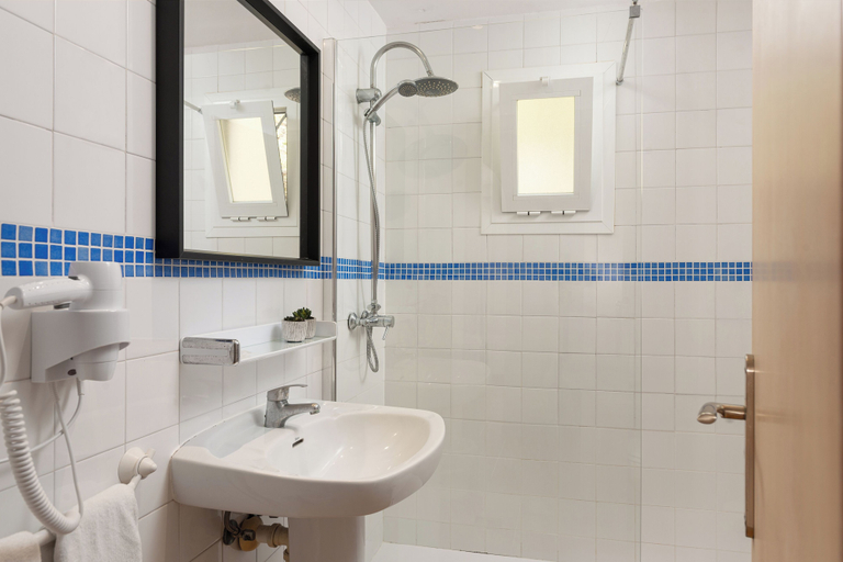 Bathroom 5, Holiday Park Santa Ponsa, Baleares
