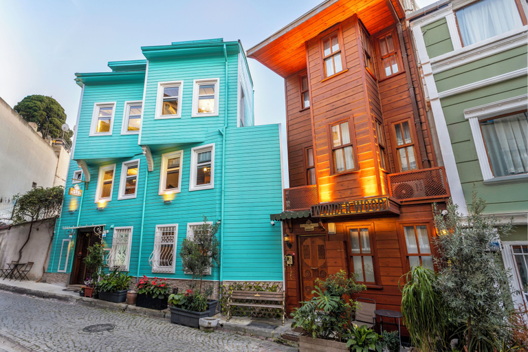 Exterior & Views