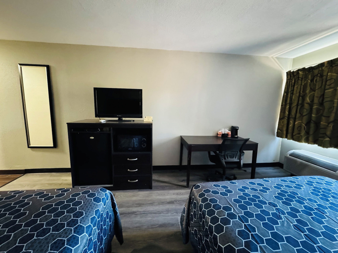 Bedroom 4, Econo Lodge Inn & Suites Centerville, Hickman