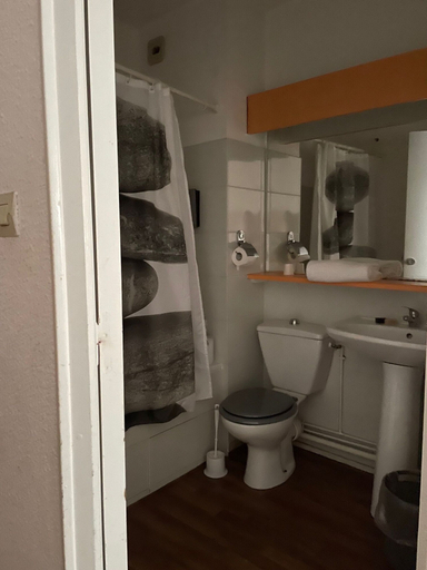 Bathroom 4, Bel Hôtel Restaurant La Gentilhommiere, Aude