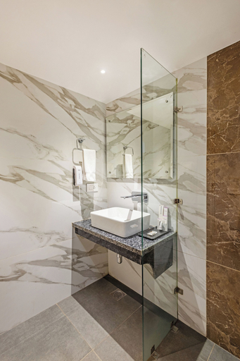 Bathroom 4, The Legacy Luxury By Bridge View, Shimla